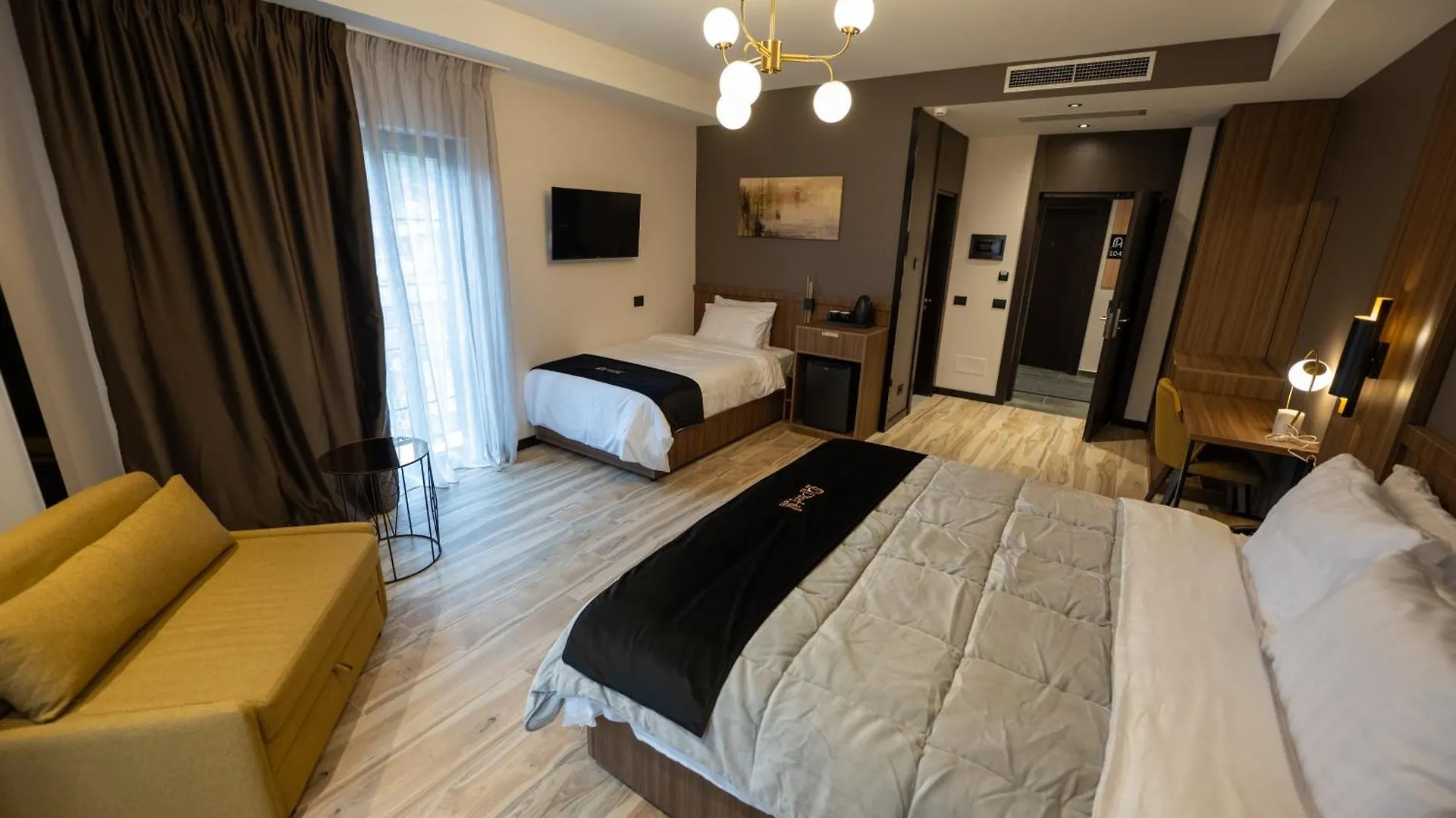 Pinehill Hotel, Restaurant , Pool & Spa - Razem 5*,  Albania
