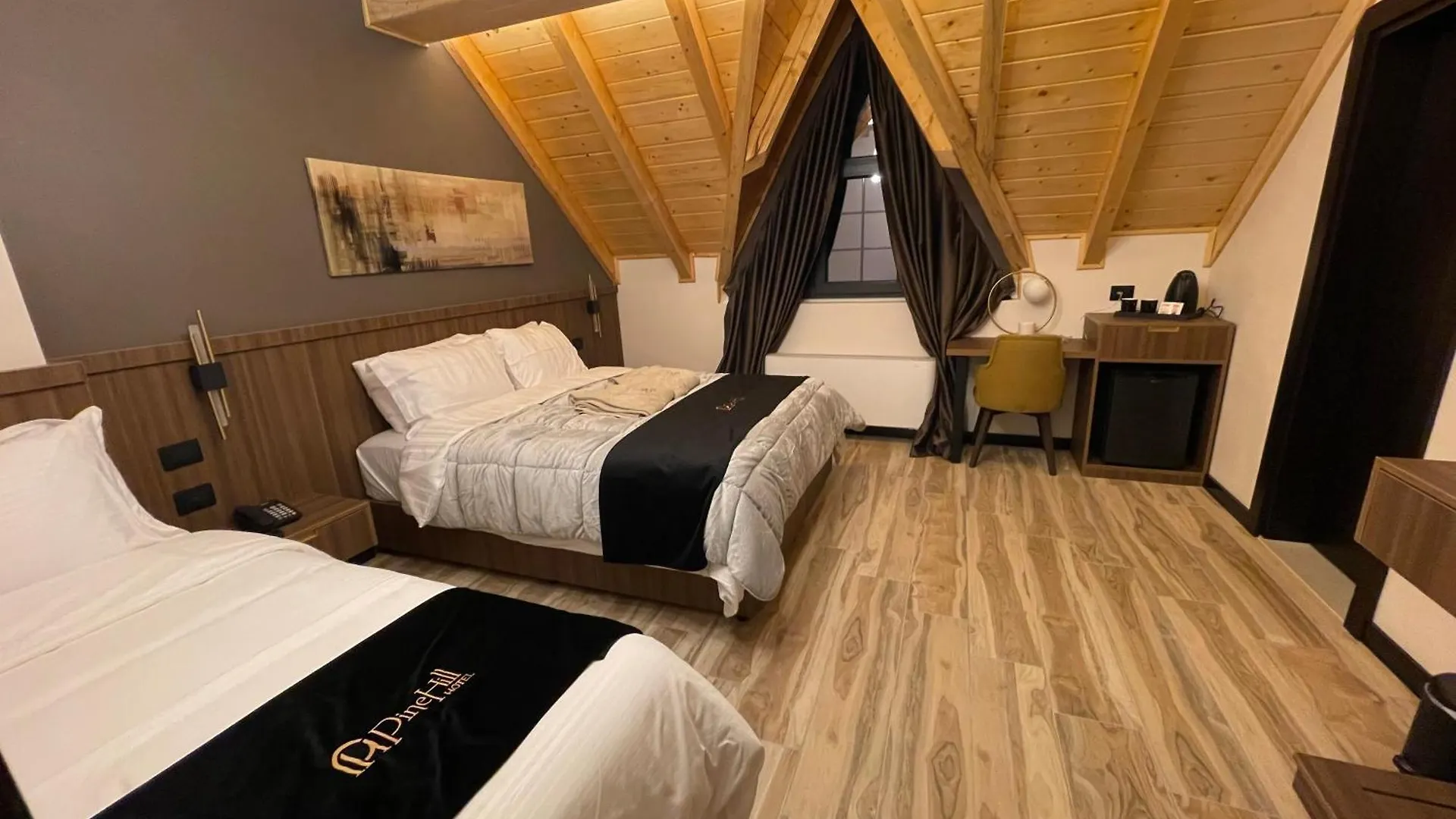 Pinehill Hotel, Restaurant , Pool & Spa - Razem