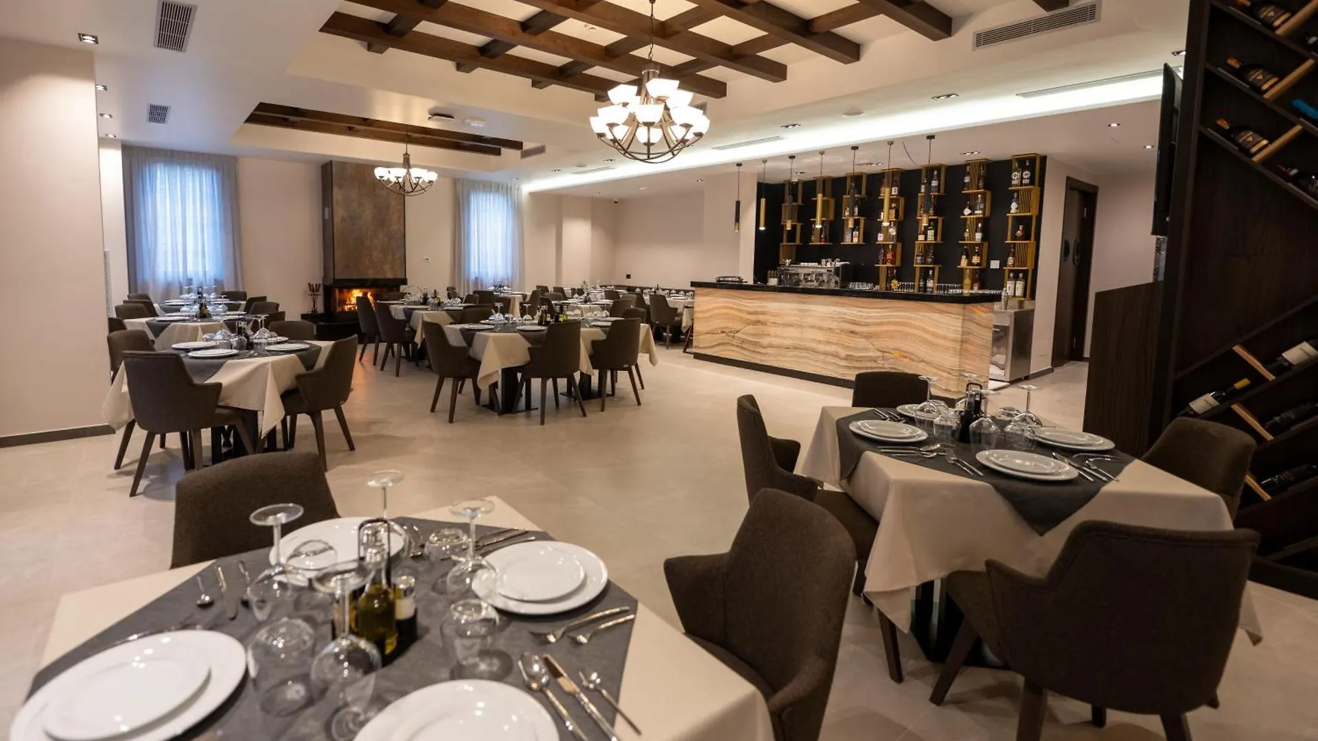 Pinehill Hotel, Restaurant , Pool & Spa - Razem Hotel