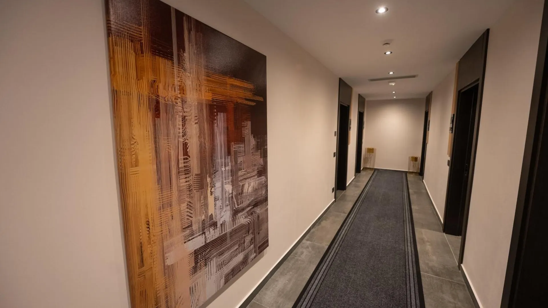 Pinehill Hotel, Restaurant , Pool & Spa - Razem Hotel
