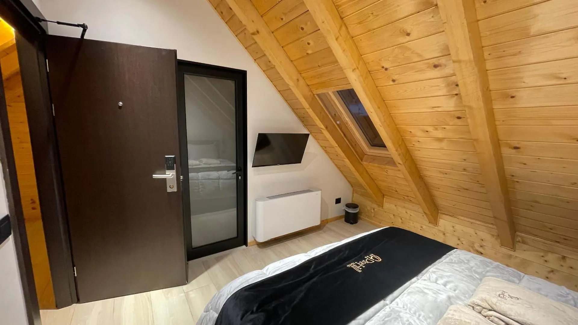 Hotel Pinehill Hotel, Restaurant , Pool & Spa - Razem