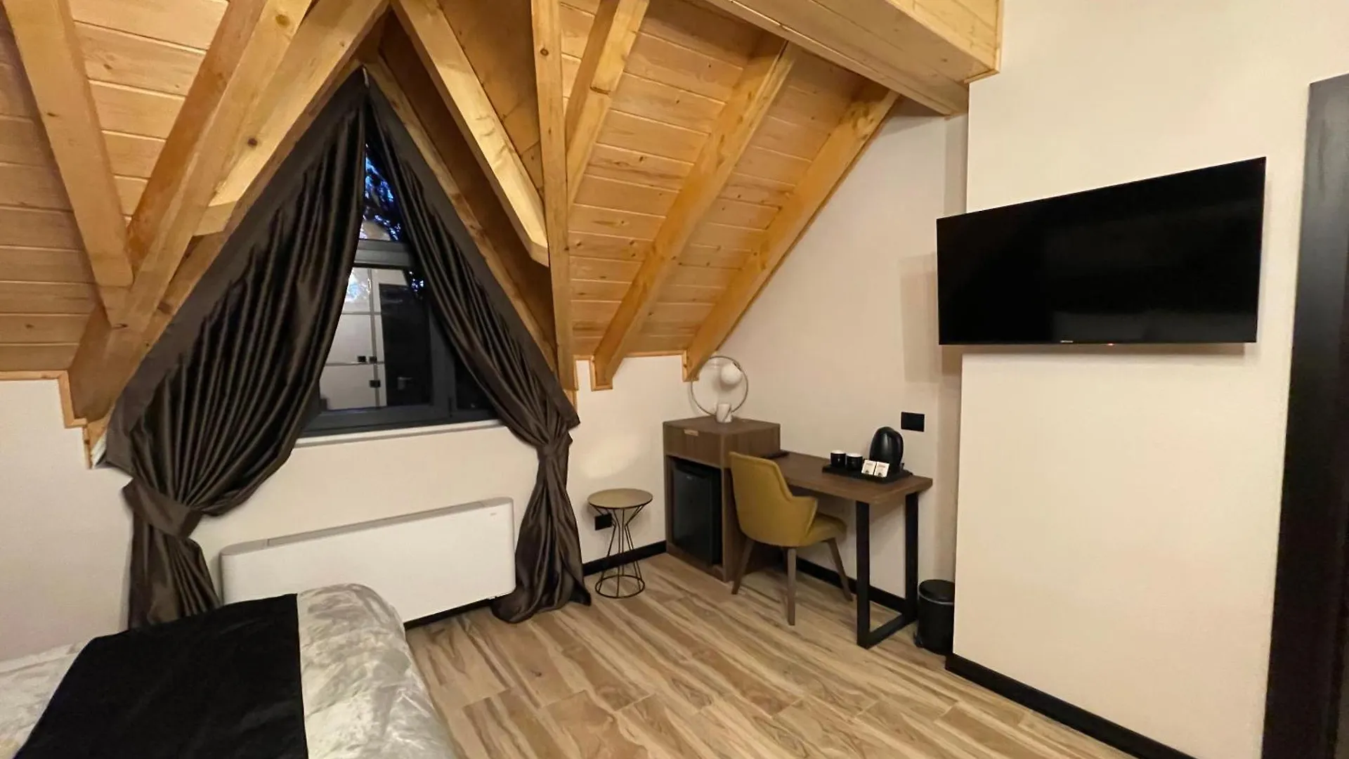 Pinehill Hotel, Restaurant , Pool & Spa - Razem Hotel
