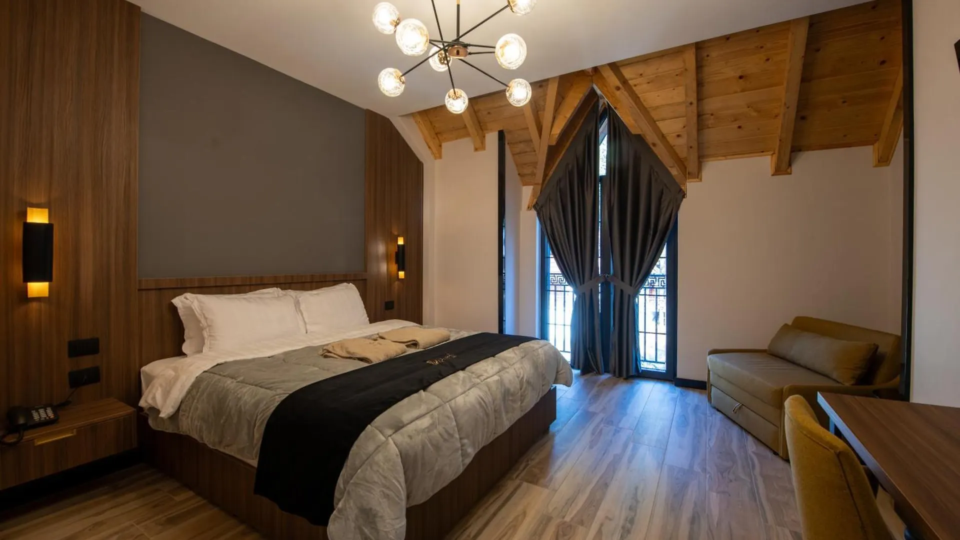 ***** Hotel Pinehill Hotel, Restaurant , Pool & Spa - Razem Albania