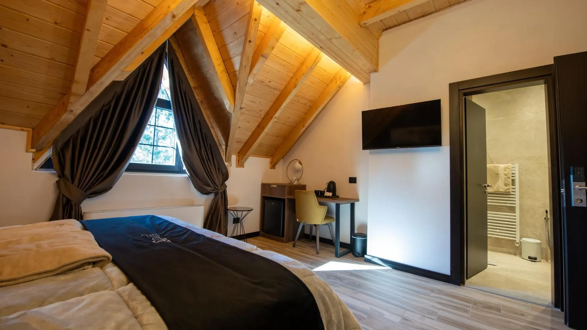 Hotel Pinehill Hotel, Restaurant , Pool & Spa - Razem