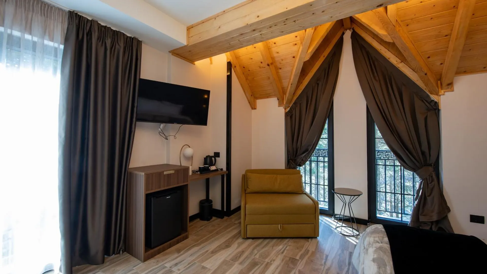 ***** Hotel Pinehill Hotel, Restaurant , Pool & Spa - Razem Albania