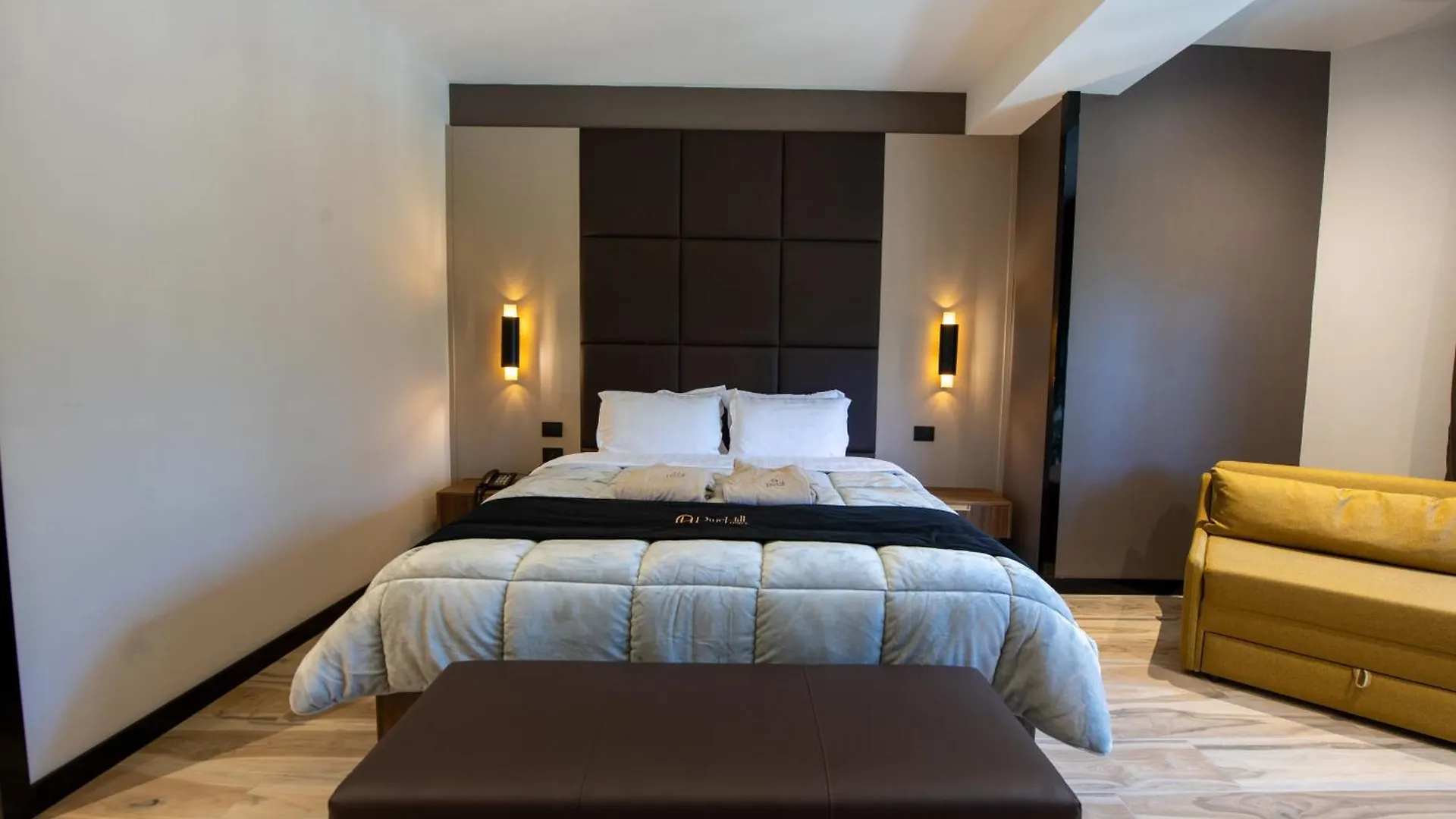 Pinehill Hotel, Restaurant , Pool & Spa - Razem
