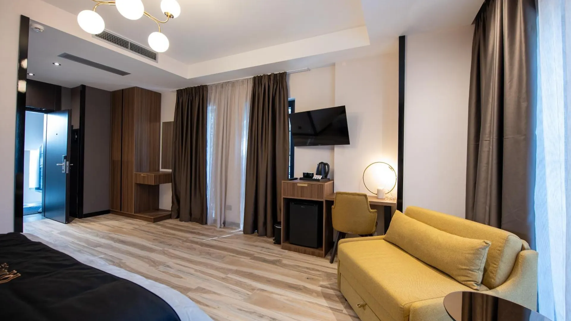 Pinehill Hotel, Restaurant , Pool & Spa - Razem