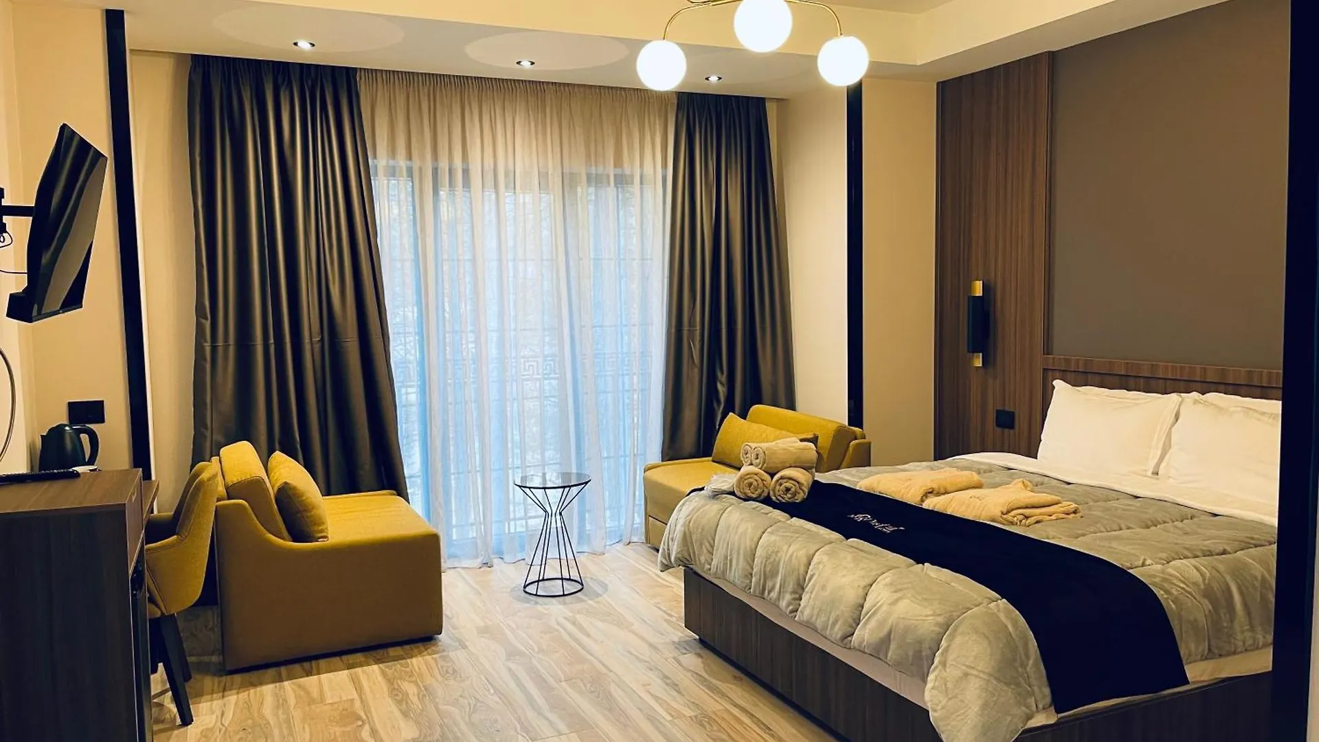 Pinehill Hotel, Restaurant , Pool & Spa - Razem 5*,  Albania