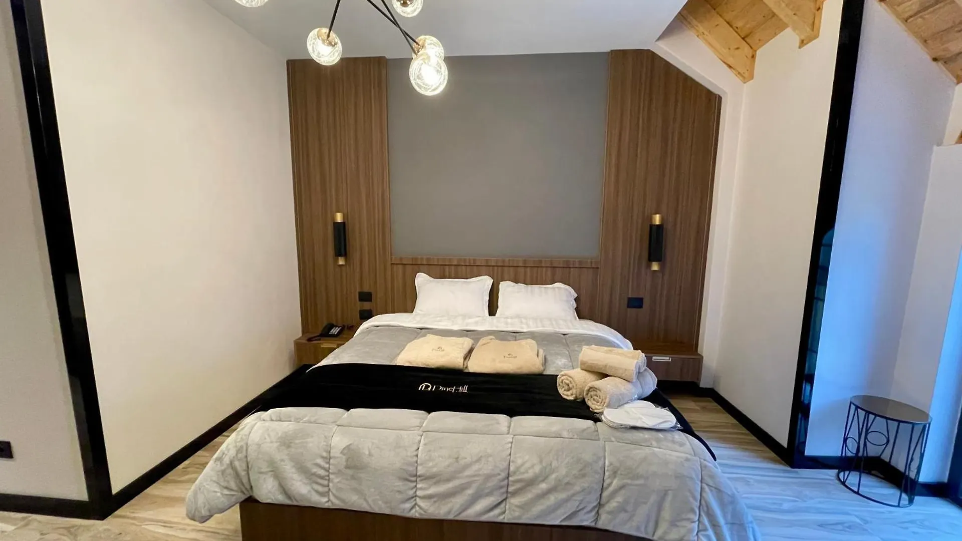 Hotel Pinehill Hotel, Restaurant , Pool & Spa - Razem