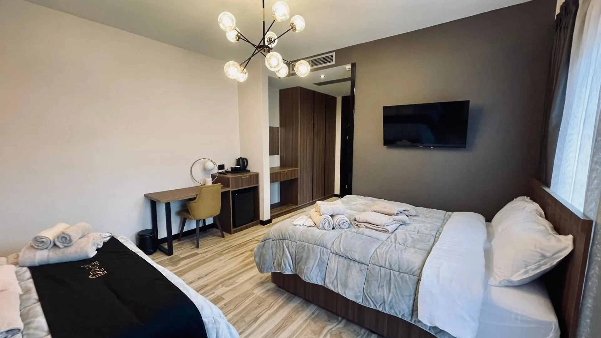 Pinehill Hotel, Restaurant , Pool & Spa - Razëm 5*,