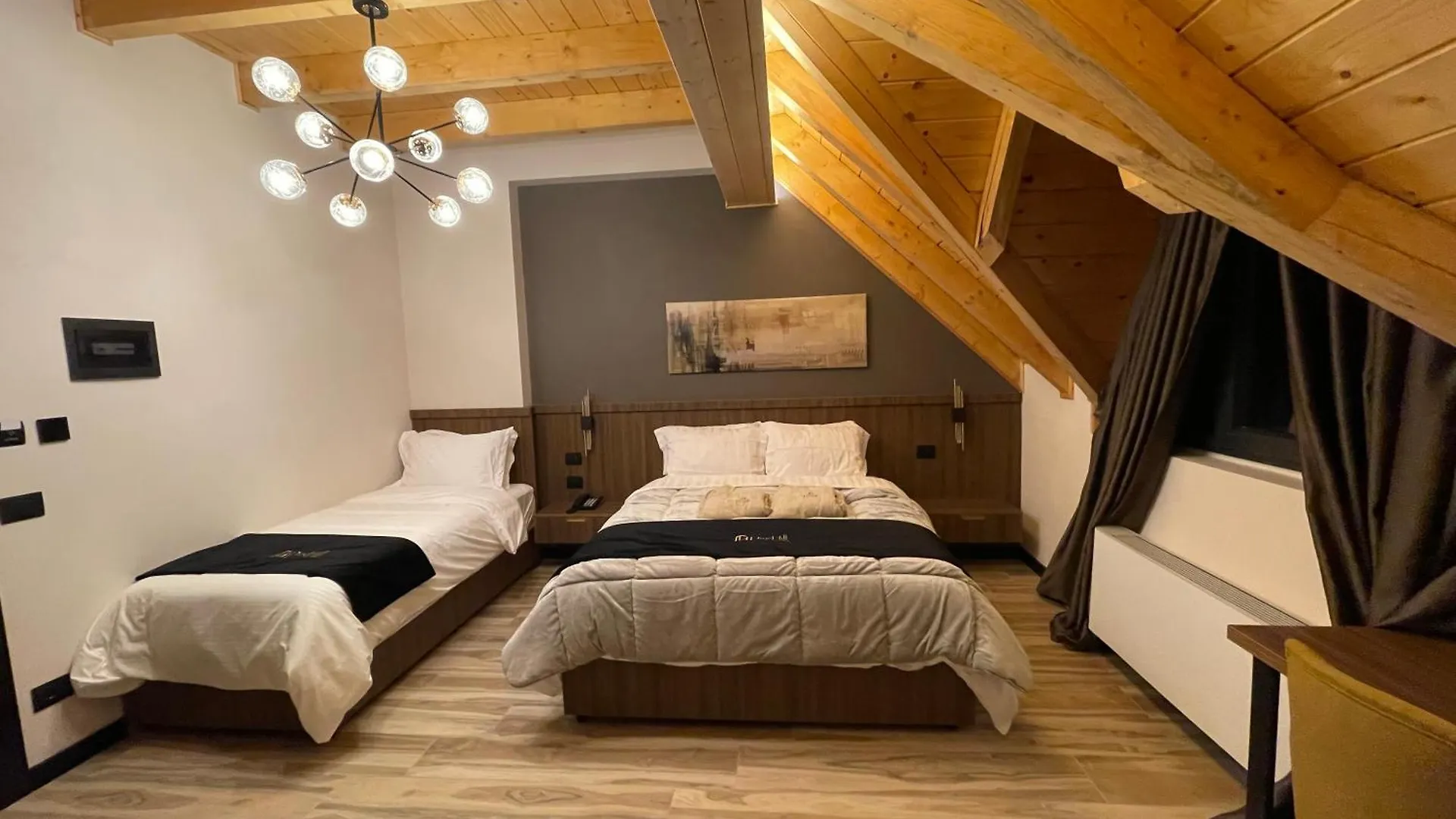 Pinehill Hotel, Restaurant , Pool & Spa - Razem