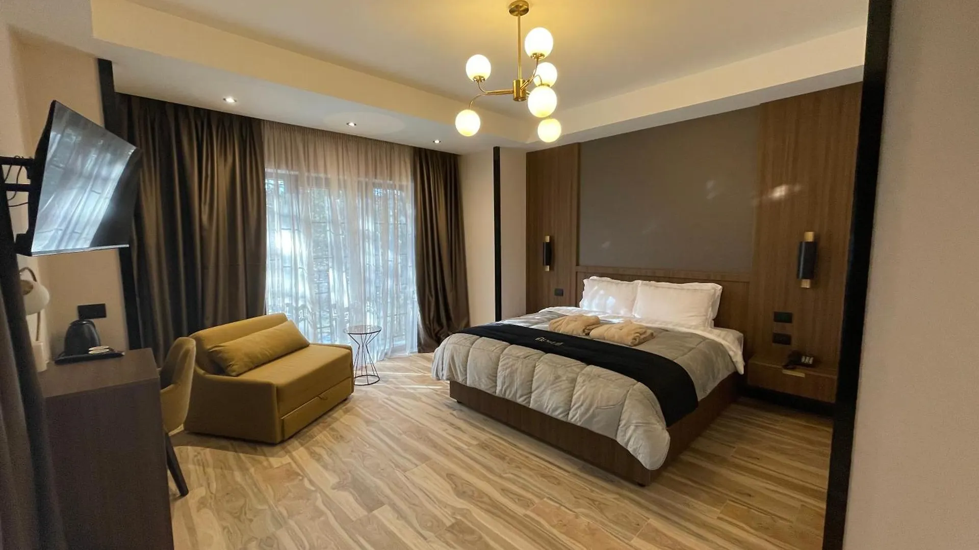 ***** Hotel Pinehill Hotel, Restaurant , Pool & Spa - Razem Albania