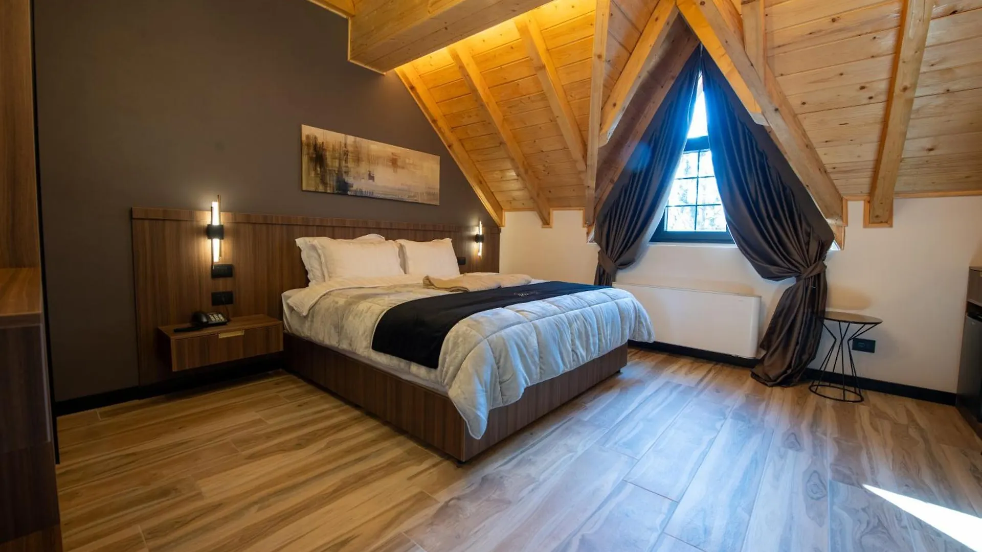 Pinehill Hotel, Restaurant , Pool & Spa - Razem