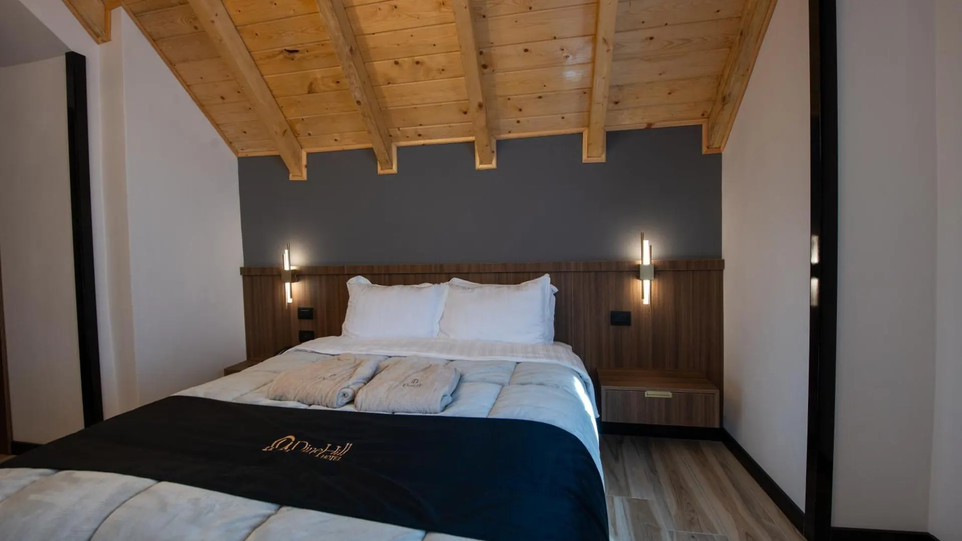 Pinehill Hotel, Restaurant , Pool & Spa - Razëm